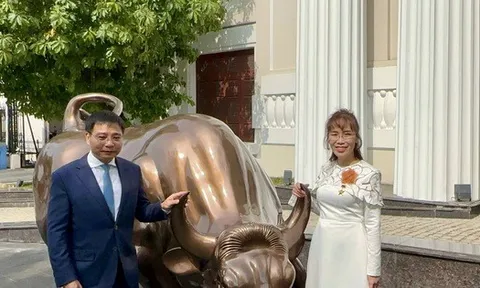 Tỉ phú Nguyễn Thị Phương Thảo xuất hiện tại lễ đánh cồng khai xuân chứng khoán