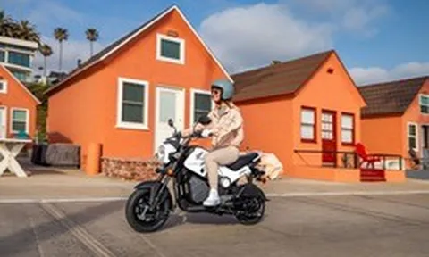 Cận cảnh "đứa con lai" kỳ dị của Honda: Không tay côn, không cần số nhưng ngoại hình cực "chiến"