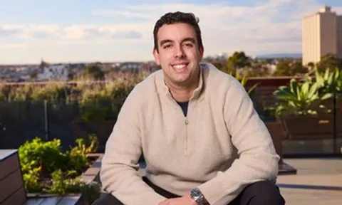 Bác sĩ bỏ nghề vì kiệt sức, cú xoay lái mang về nửa tỷ USD