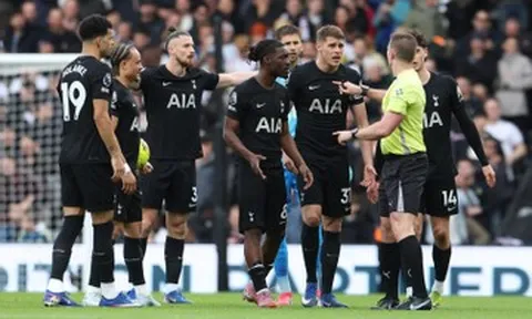 Cầu thủ Tottenham gặp ác mộng trừ lương nếu bị xuống hạng