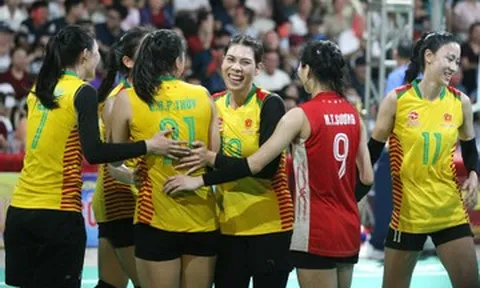 Tuyển thủ bóng chuyền 'càn quét' tiền thưởng tỉ đồng giải hội làng