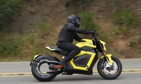 Siêu mô tô điện Verge TS PRO trình làng: Đột phá với động cơ bánh donut và công nghệ pin thể rắn sạc 10 phút đi 300km