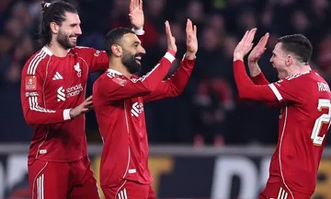 Liverpool đòi món nợ trên sân Wolves