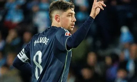 Real Madrid thoát hiểm phút bù giờ, tiếp tục bám đuổi Barcelona