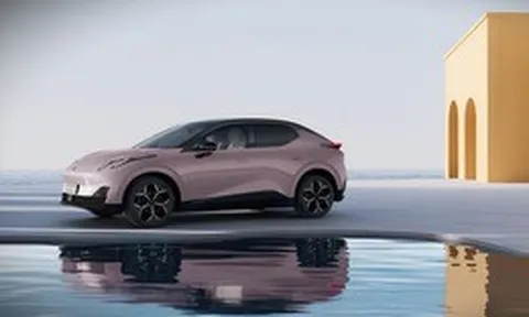 Một chiếc xe điện tại Trung Quốc vừa gặp tai nạn theo cách rất khó tưởng tượng