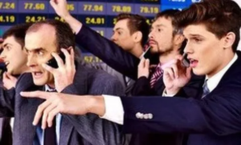 Một cổ phiếu ngân hàng bất ngờ bị tự doanh CTCK "xả" mạnh phiên cuối tuần