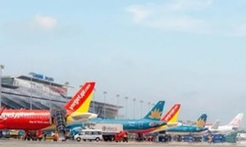 Bộ Xây dựng đề xuất giảm thuế, phí hỗ trợ hàng không khi giá nhiên liệu tăng phi mã