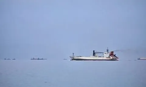 Iran cân nhắc cho phép tàu đi qua eo biển Hormuz nếu dùng nhân dân tệ