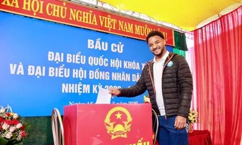 Cầu thủ Xuân Son, Hoàng Hên lần đầu tiên đi bầu cử