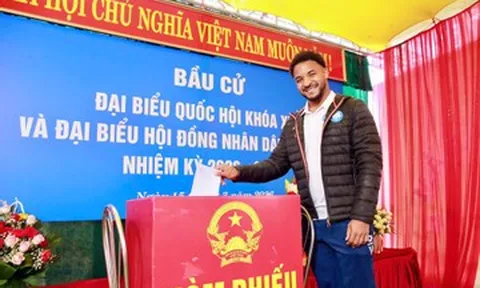 Xuân Son cùng Hoàng Hên, Khuất Văn Khang rộn ràng đi bầu cử