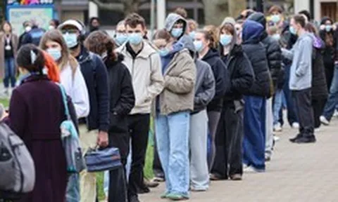 Một dịch bệnh nghiêm trọng đang bùng phát tại Anh, giới chức cảnh báo về “sự kiện siêu lây nhiễm”