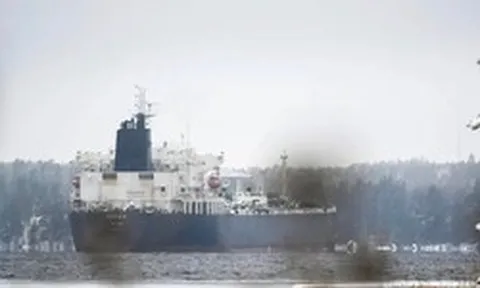 Nga 'chơi lớn': Tuyên bố sẽ điều tàu chiến hộ tống đội tàu 'bóng tối', có thể trang bị cả vũ khí cho tàu chở dầu