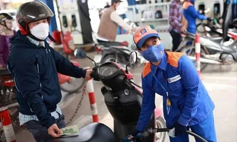 Giá dầu thế giới vượt 110 USD: Kịch bản nào cho giá xăng trong nước?