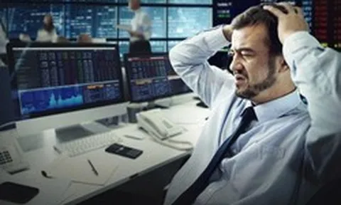 Khối ngoại bán ròng mạnh trong ngày VN-Index giảm 51 điểm, hai cổ phiếu bị "xả" gần 1.300 tỷ đồng