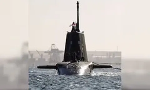 Tàu ngầm hạt nhân Anh mang tên lửa Tomahawk áp sát Trung Đông