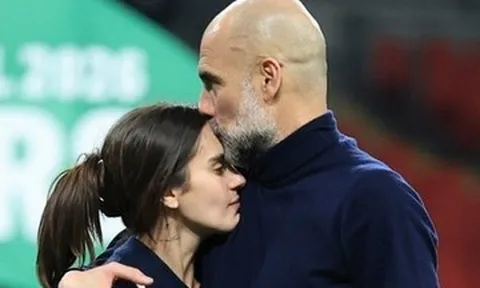 Pep Guardiola ăn mừng cảm xúc bên con gái và dàn sao Man City