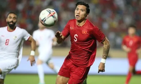 Tuyển Việt Nam: Bất ngờ người tranh suất của Văn Hậu