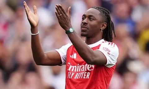 Arsenal tá hỏa với chấn thương của Eze