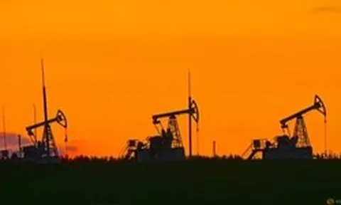 Iran giúp tàu Thái Lan qua eo biển Hormuz, Philippines thuyết phục Mỹ cho mua dầu trừng phạt