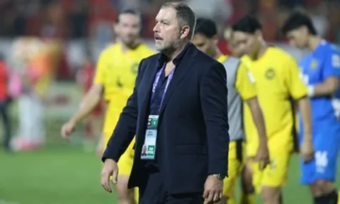 HLV Malaysia nói tuyển Việt Nam mạnh lên nhờ cầu thủ nhập tịch