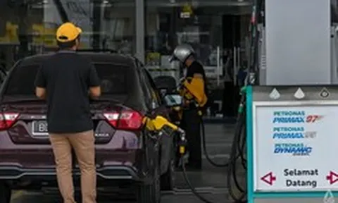 1 quốc gia phát 750.000 đồng cho các gia đình hàng tuần để mua xăng