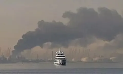 UAE cân nhắc hỗ trợ Mỹ 'phá vỡ' phong tỏa eo biển Hormuz