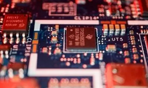 Không dùng dầu mỏ, tại sao toàn ngành bán dẫn toàn cầu lại đang khốn đốn vì eo biển Hormuz đóng cửa