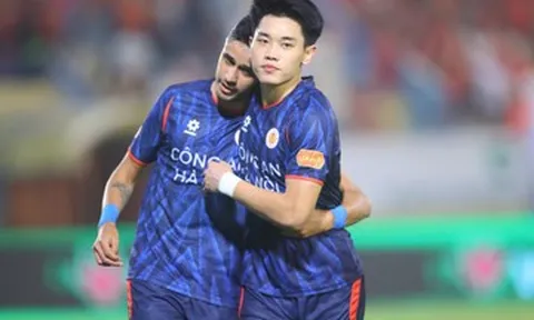 Khoảnh khắc Đình Bắc 'mở tài khoản' ở V-League 2025/26