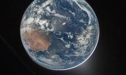Choáng ngợp trước bức ảnh Trái đất đầu tiên Artemis II chụp được: Ngôi nhà của chúng ta xinh đẹp như thế này!