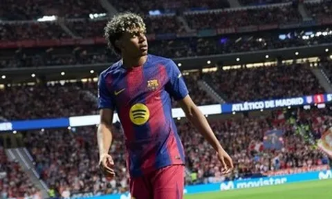 Hansi Flick nói gì Lamine Yamal không ăn mừng Barca thắng Atletico