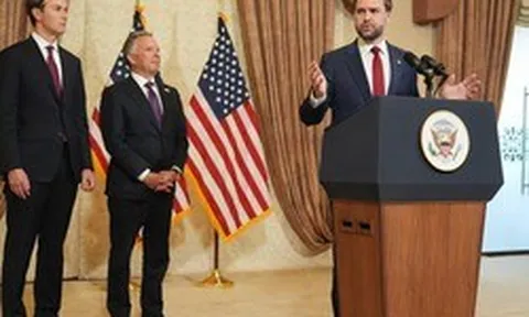 Mỹ chốt thời gian phong tỏa Hormuz, Iran nói "Mỹ hãy tận hưởng giá xăng"