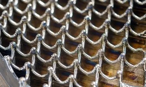 Bền hơn 30%, ăn mòn chỉ 0,105mm mỗi năm: AI vừa tạo ra loại thép không gỉ phá vỡ quy luật thế kỷ