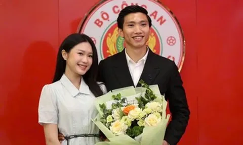 Văn Hậu ký thêm 3 năm với CAHN, Doãn Hải My chứng kiến