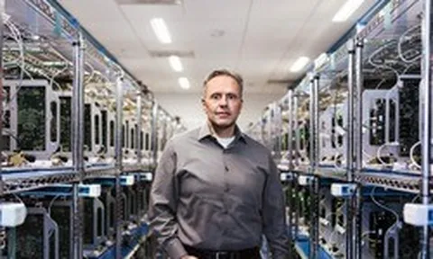 "Cha đẻ" Apple Silicon được thăng chức danh mới trong ngày Tim Cook tuyên bố rời ghế CEO