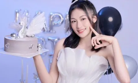 Hoa khôi bóng chuyền hội làng cao 1m80 gây sốt ở Cúp Hùng Vương