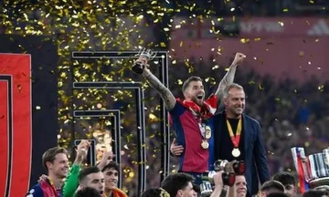 HLV Hansi Flick gia hạn hợp đồng Barca để lấy Cúp C1 bằng được