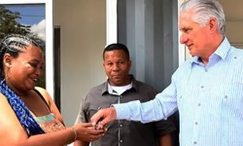 Tin vui: Dùng thứ chứa hàng hóa do Trung Quốc gửi tới, Cuba làm thành công món quà ý nghĩa cho người dân