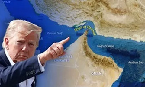 Mỹ "nhắn riêng" cho Iran trước chiến dịch mới ở Hormuz, hàng trăm tàu vẫn tắc nghẽn vì nghi ngại