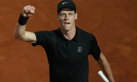 Sinner hạ Medvedev, thẳng tiến chung kết Rome Open