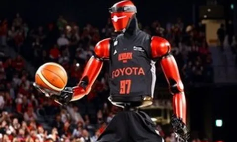 Toyota gây sốt với robot CUE7 cao hơn 2 mét, ném bóng chuẩn xác khiến cả NBA cũng phải dè chừng