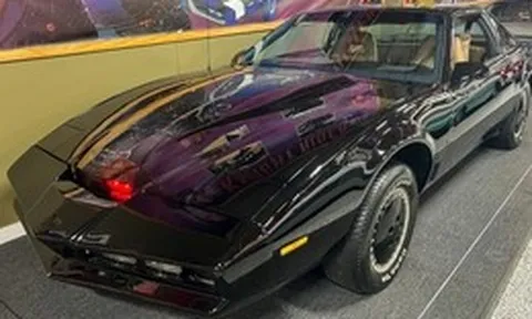 Chiếc xe huyền thoại "Knight Rider" bị phạt tốc độ ở New York dù đang nằm yên trong bảo tàng cách đó hơn 1.300 km