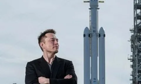 Elon Musk phải đếm tiền trong 31.700 năm mới xong