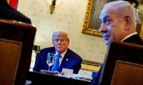 Đang họp kín dưới hầm trú ẩn, điện thoại ông Netanyahu bất ngờ reo: Tổng thống Trump báo tin bất ngờ