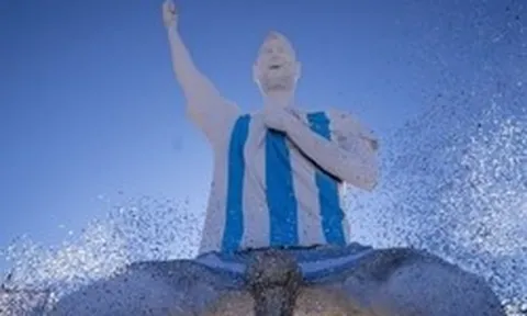 Argentina khánh thành bức tượng Lionel Messi cao nhất thế giới