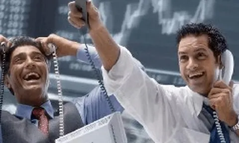 Khối ngoại bất ngờ đảo chiều mua ròng ngay đầu tháng 7, sự chú ý đổ dồn vào 1 ngân hàng