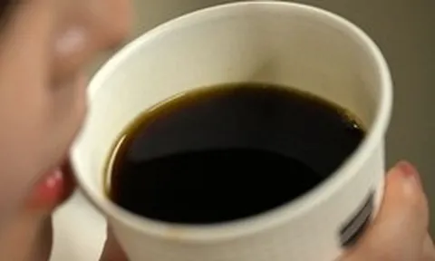 Bạn có biết: Thứ nằm bên ngoài cốc này cũng khiến bạn cảm nhận vị cafe khác đi