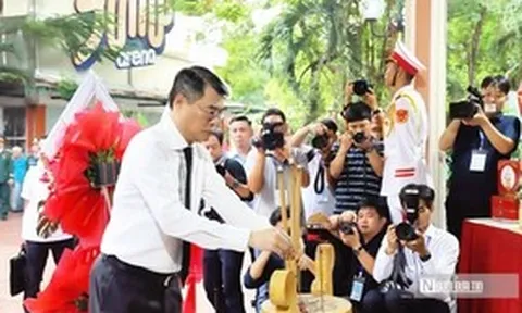 Thủ tướng Lê Minh Hưng dự lễ tìm kiếm hài cốt liệt sĩ ở công viên Lê Thị Riêng