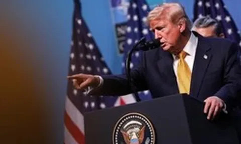 Tổng thống Trump: Hàng nghìn tên lửa sẵn sàng nã vào Iran