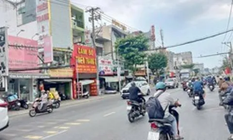 Công an xuất hiện nhà trọ ở ngõ 358 Bùi Xương Trạch, Trần Anh Ước bị đưa đi