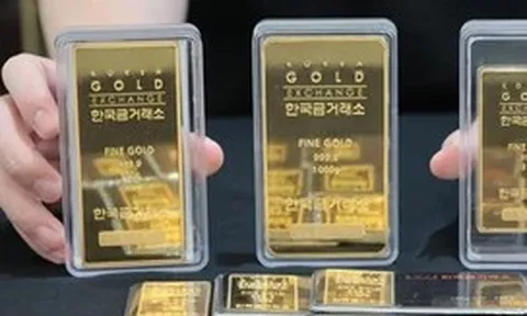 Giá vàng thế giới bất ngờ rơi xuống dưới 4.000 USD/ounce